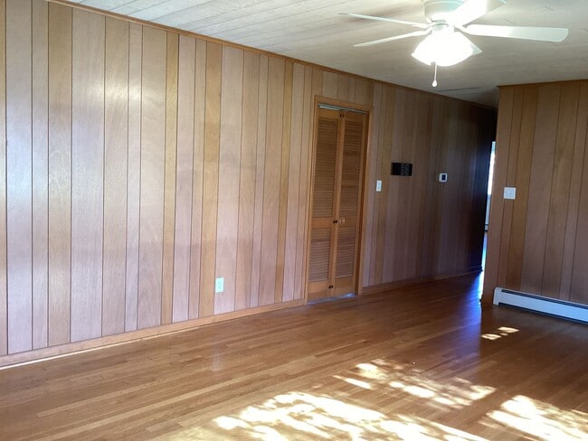 Building Photo - Roomy Rancher in Blue Ridge Summit