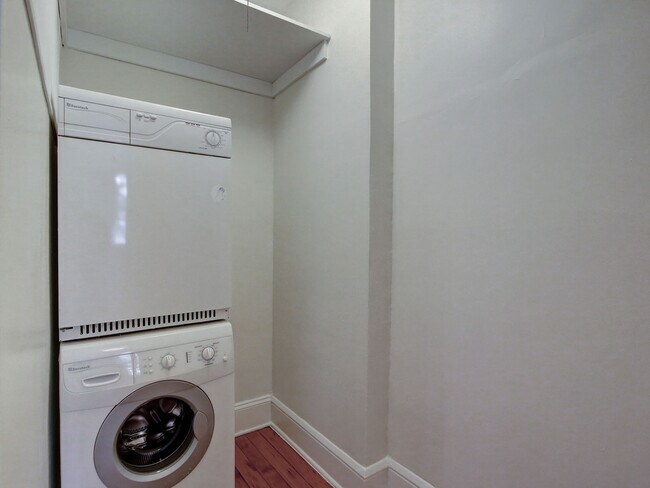 Building Photo - 20 NW 16th Ave #211