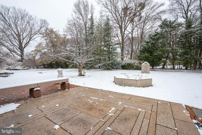 Building Photo - 6561 Shady Side Rd