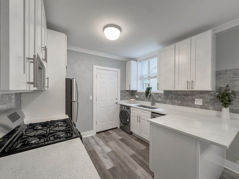 Building Photo - 2125 W Giddings St