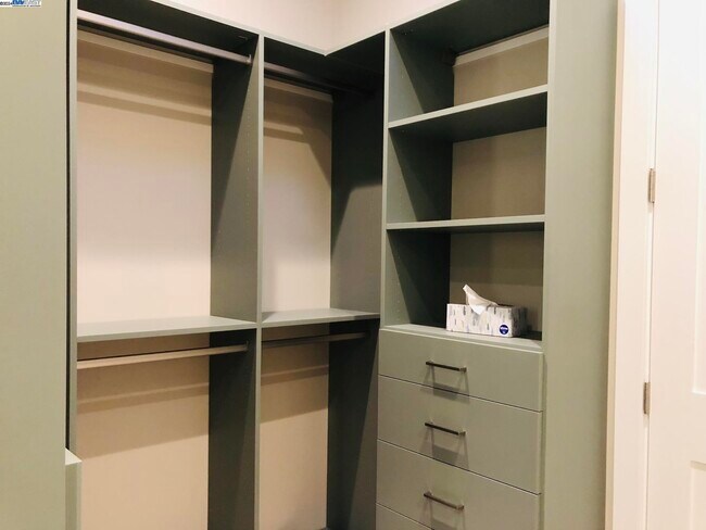 Building Photo - 466-4B1 Ruthven,Palo Alto CA 94301