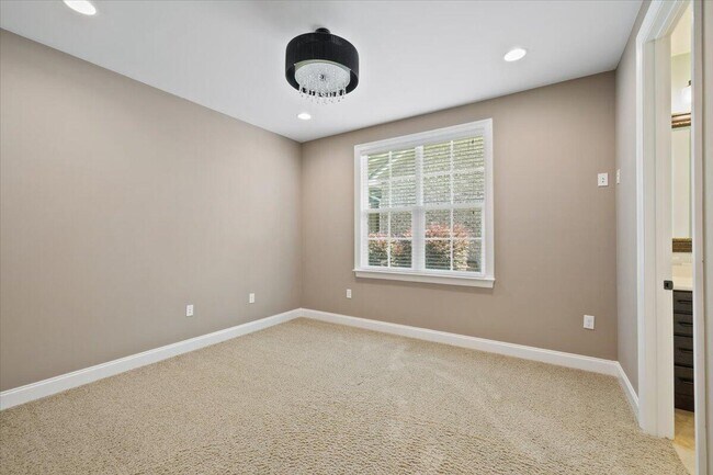 Building Photo - 35 Derby Downs Cir