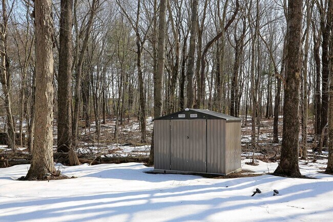 Building Photo - 12 Coldbrook Rd