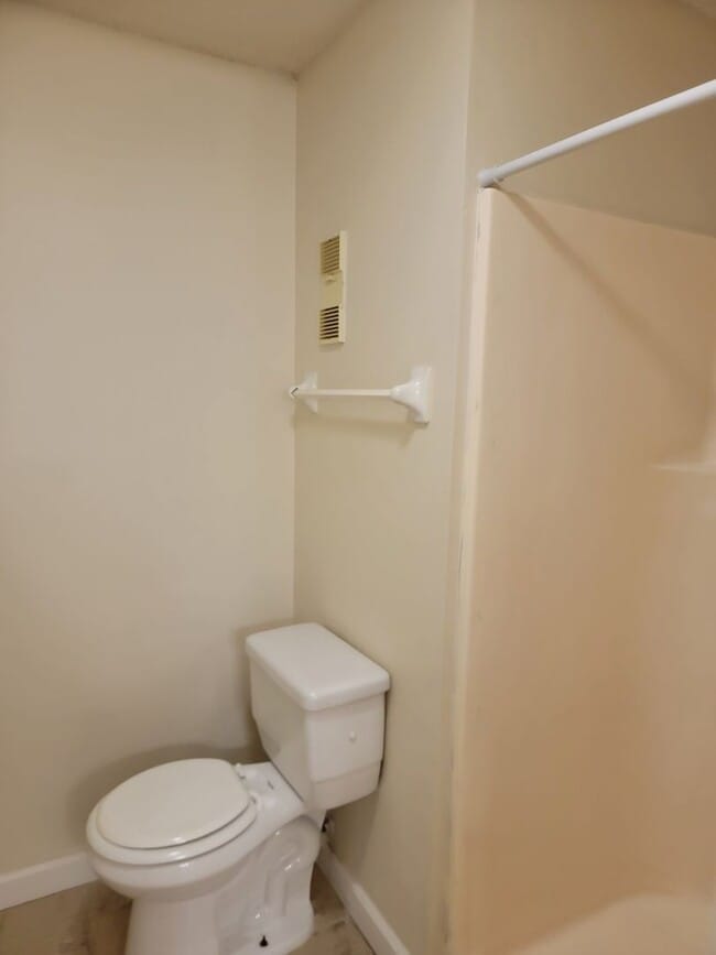Building Photo - Great location in NE Pensacola!