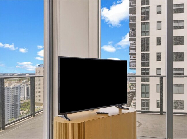 Building Photo - 11 NE 6th St