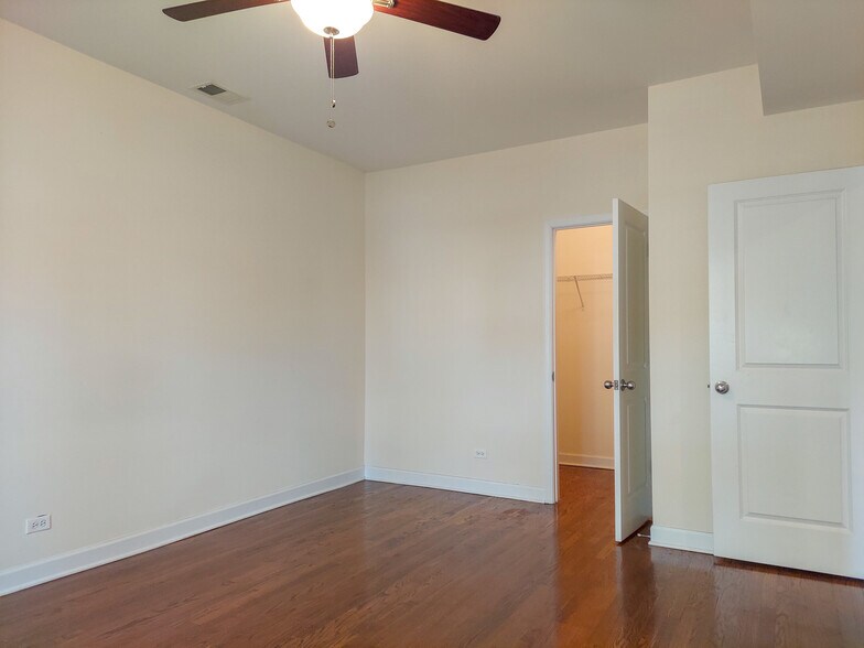 Building Photo - 4653 N Wolcott Ave