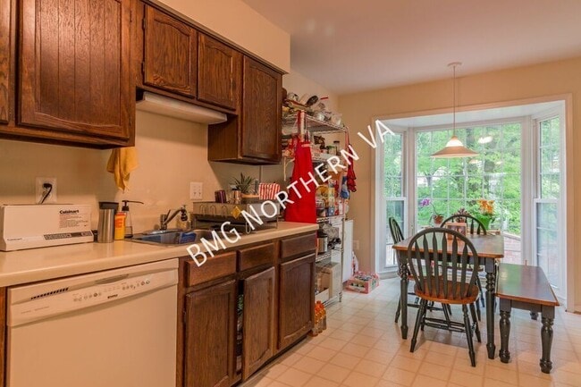 Building Photo - 3019 Seven Oaks Pl