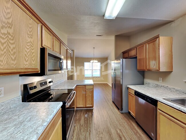 Building Photo - 634 Mable Dr