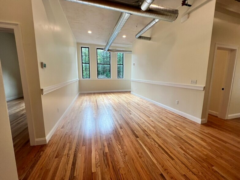Building Photo - 352 Manchaug Rd