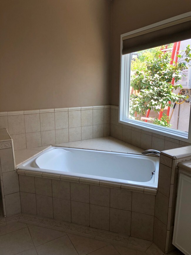 Building Photo - 2315 24th St