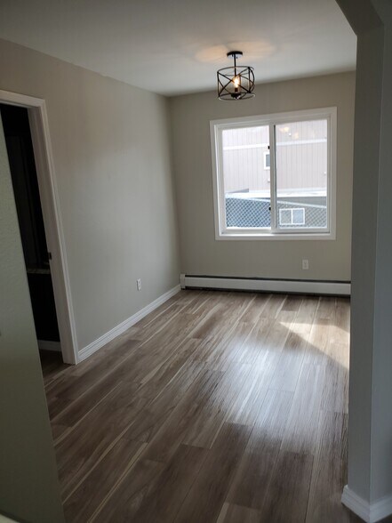 Building Photo - 625 E 22nd Ave