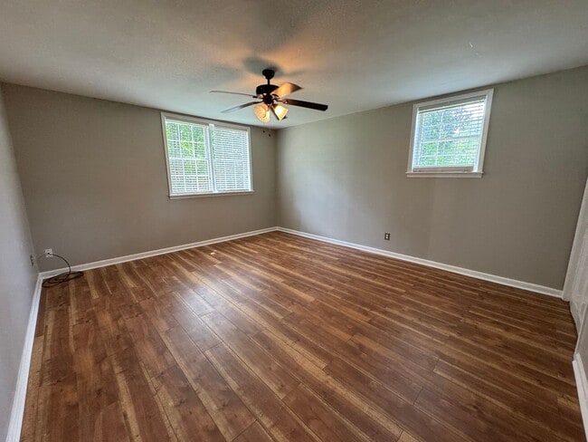 Building Photo - Beautiful 4/3 House with Bonus Room in Wes...