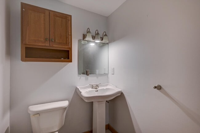 Building Photo - 99 Pine St