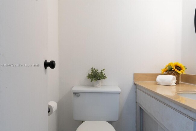 Building Photo - 300 Bayview Dr