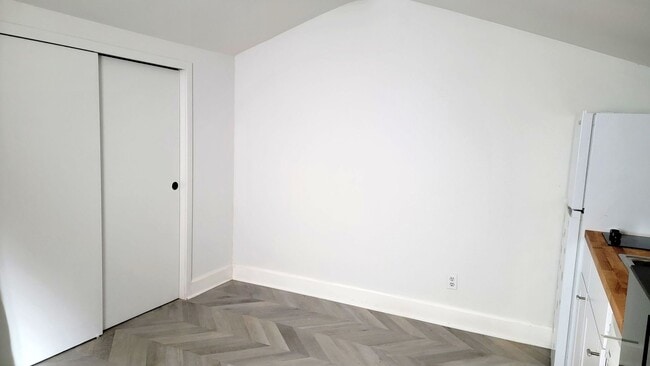 Building Photo - Sleeping loft off trendy Alberta St in NE Portland, washer/dryer included in the unit!!