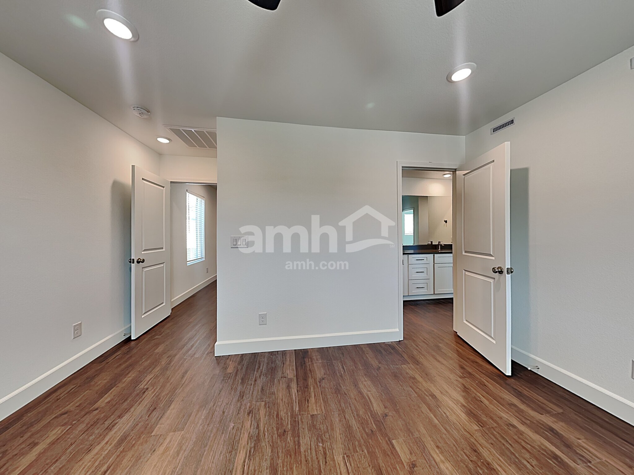 Building Photo - 8926 Tiger Tooth Ave