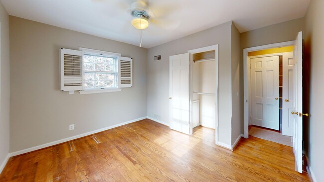 Building Photo - Bethesda/Friendship Heights Four Bedroom I...