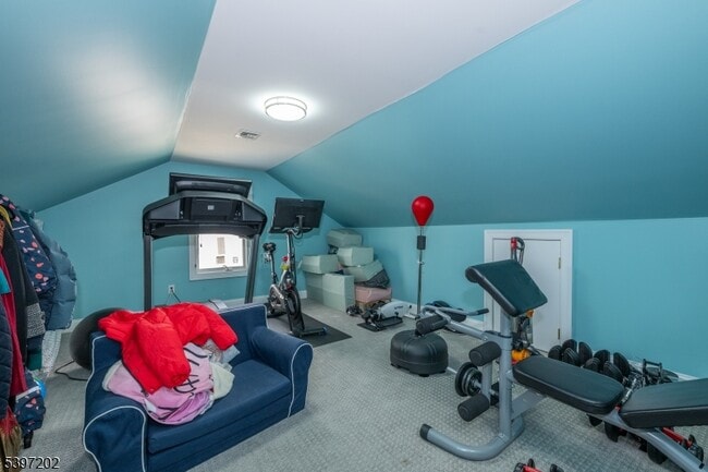 Building Photo - 27 Evergreen Ave