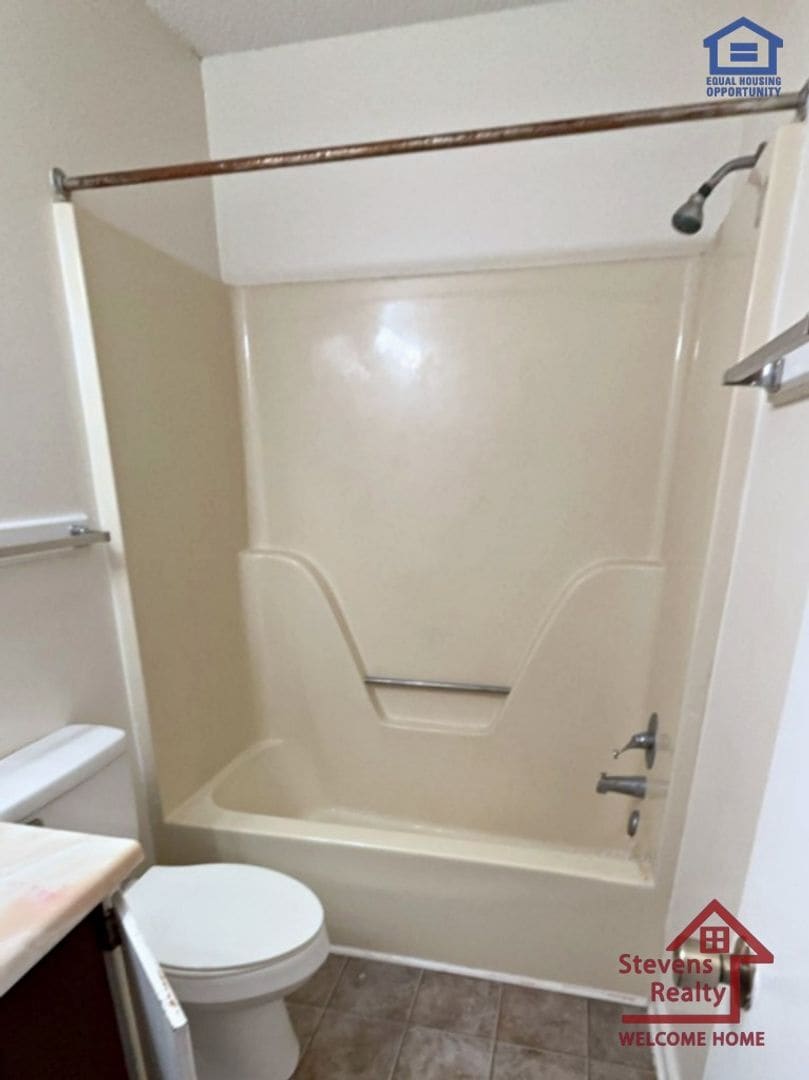 Building Photo - 459 Oriole Dr