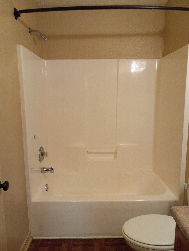 Building Photo - Cute patio home convenient to shopping and much more!