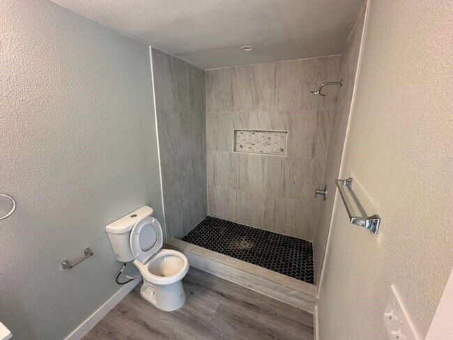 Building Photo - 1912 Gentry St