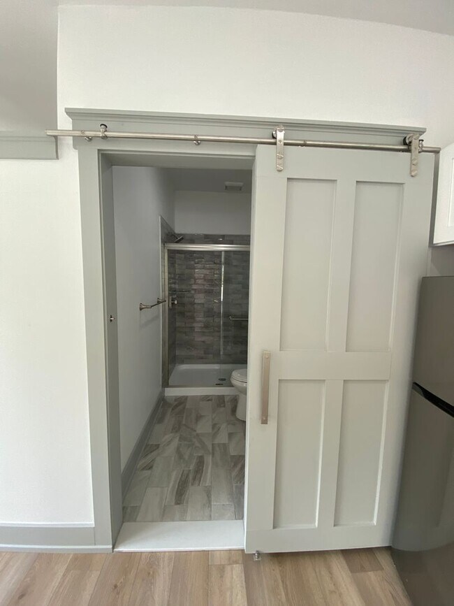 Building Photo - 627 Manor St