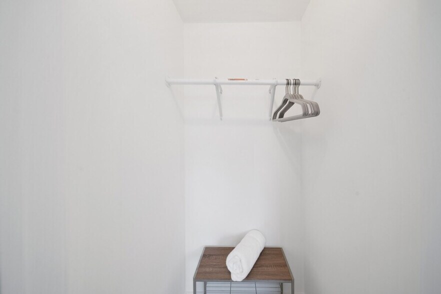 Building Photo - 2110 SW 16th St