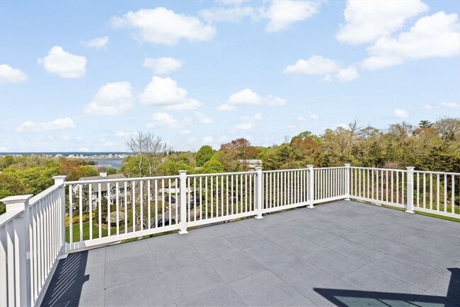 Building Photo - 10 Ocean Ledge Dr