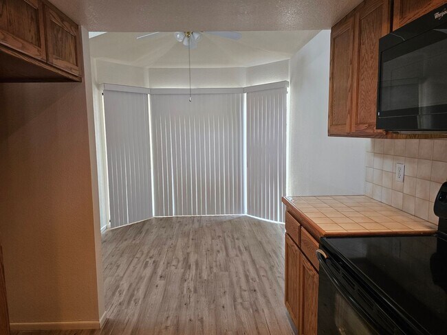 Building Photo - Unfurnished Long Term