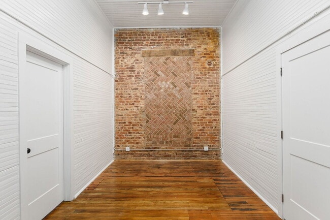Building Photo - 1403 Huntsville Rd