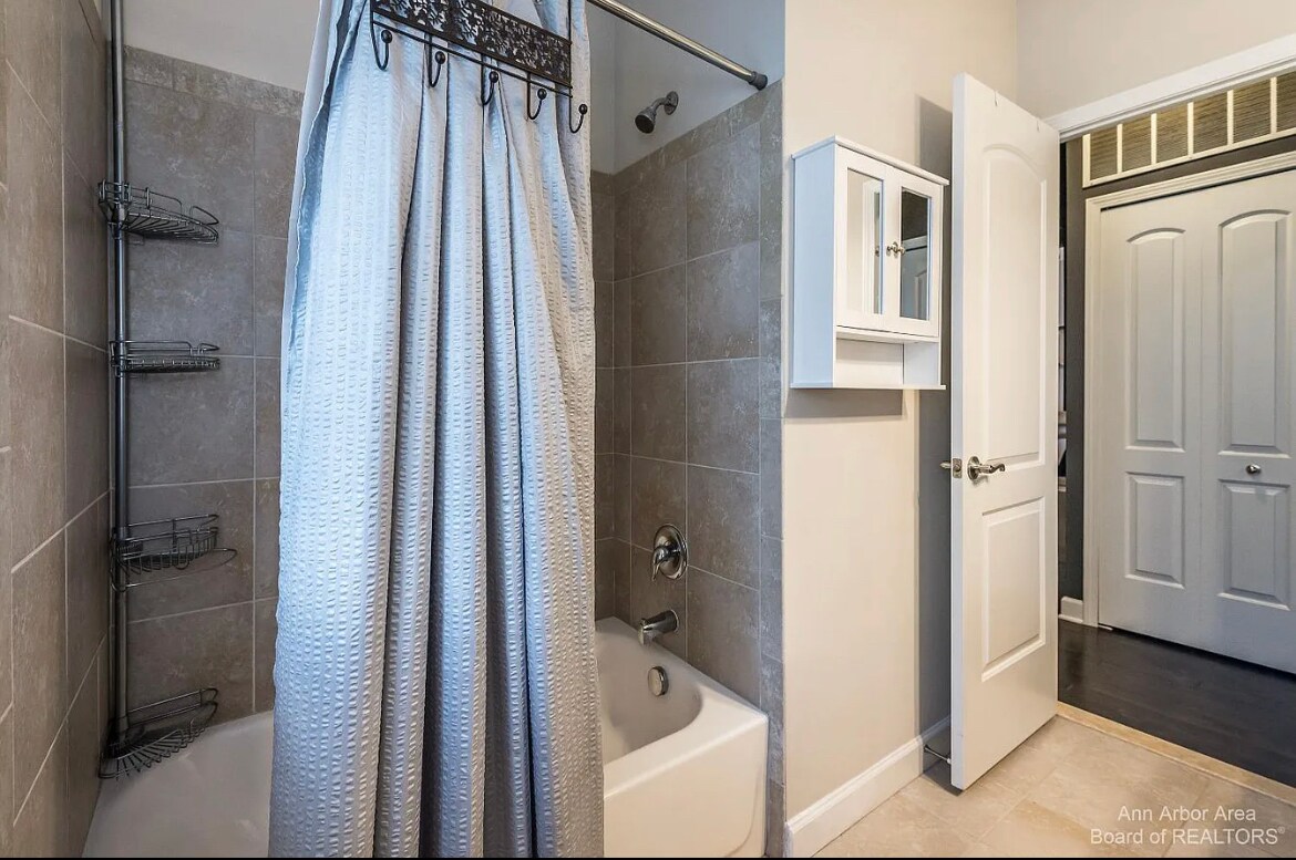 Bath room - 5580 Arbor Chase Dr