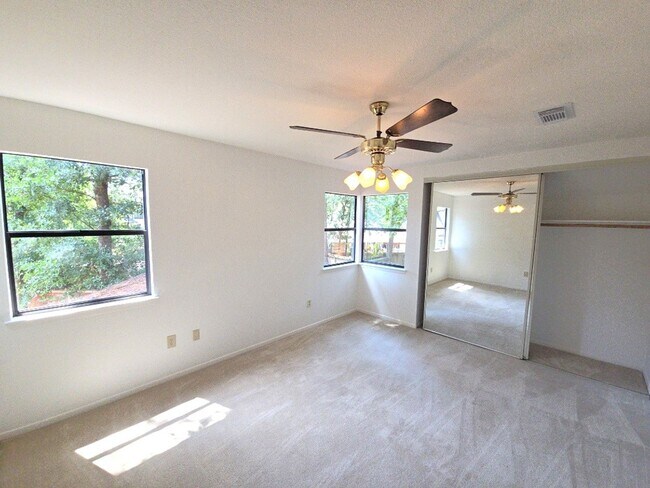 Building Photo - 25 N Mossrock Rd
