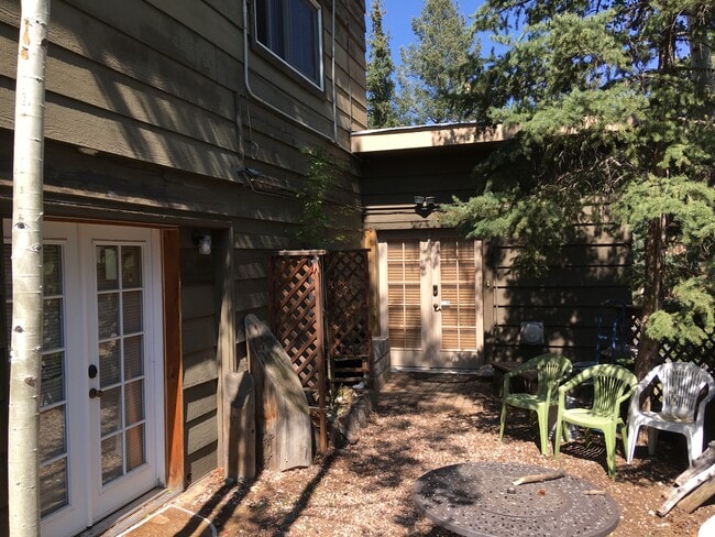 Building Photo - 400 E Gunnison Ave
