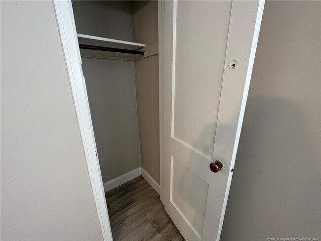 Building Photo - 2110 Rogers Dr