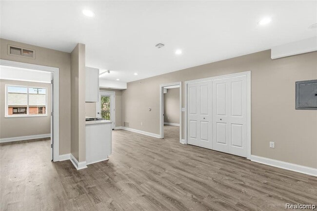 Building Photo - Brand new Rochester apartment close to downtown