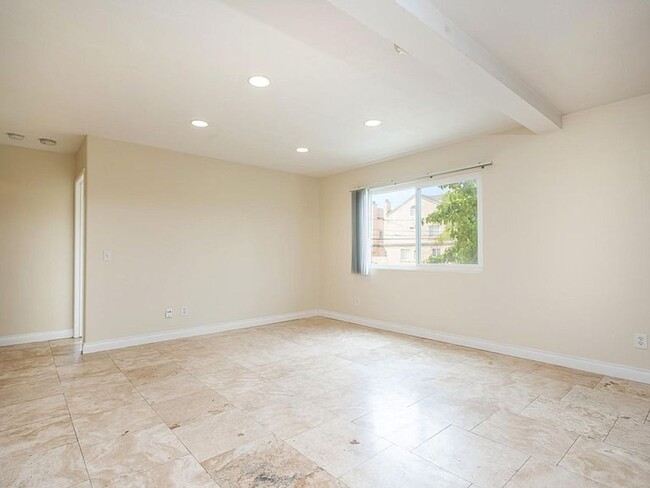 Building Photo - Imperial Beach - 2 Bed 2 Bath with Open Fl...