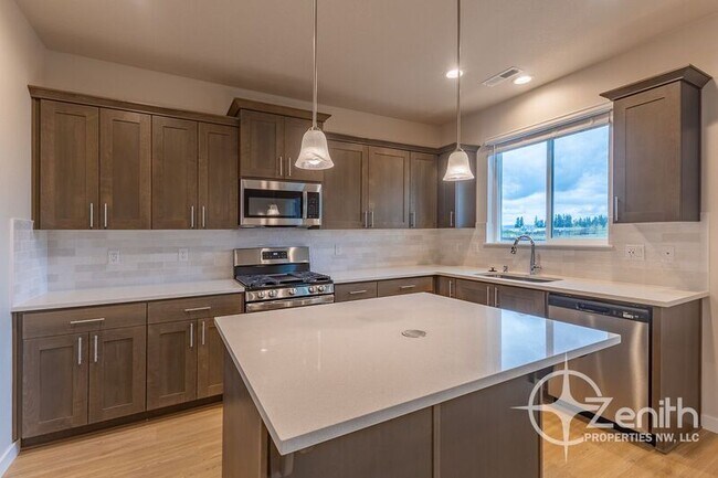 Building Photo - 124 S 88th Dr