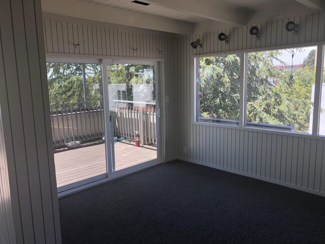 Building Photo - 2525 Benvenue Ave
