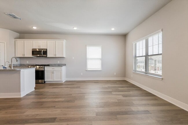 Building Photo - 7126 Magnolia Pass