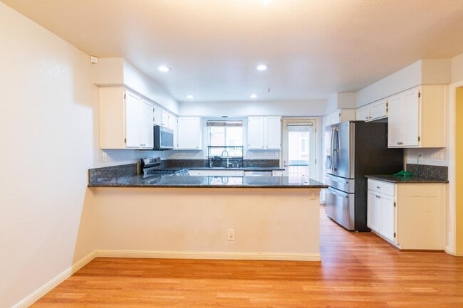 Building Photo - 4097 Alder Terrace