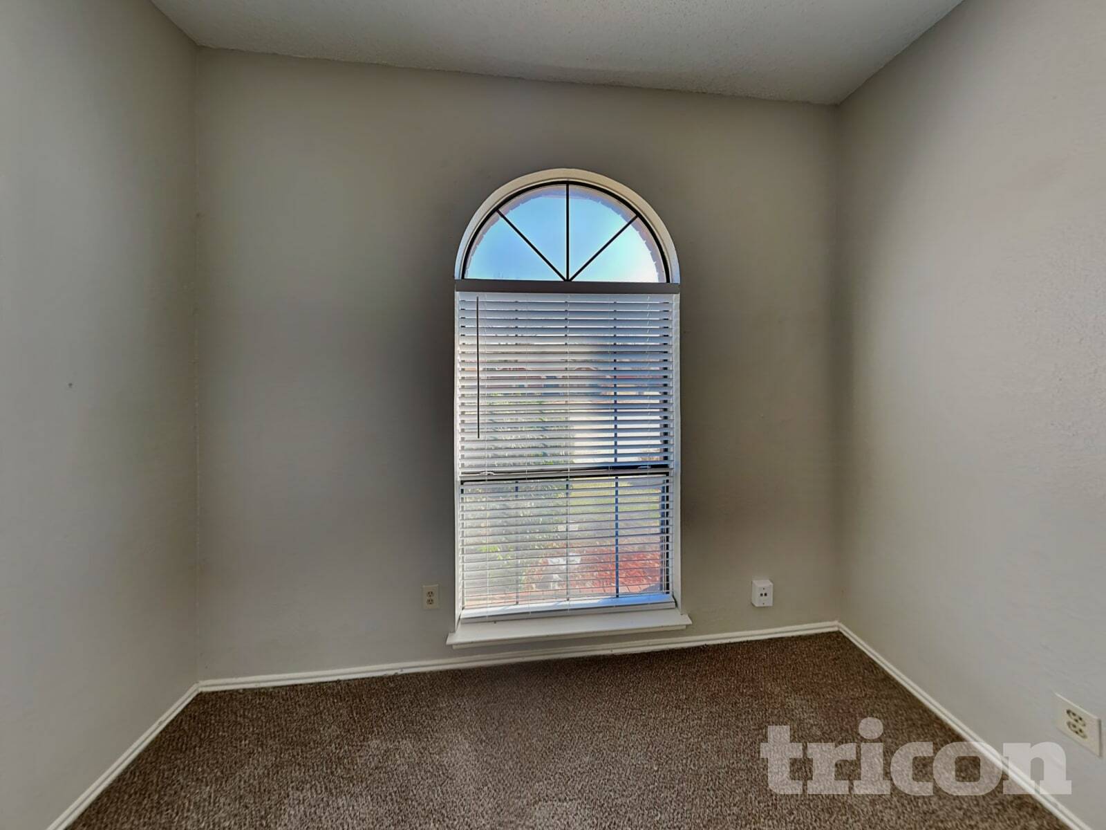 Building Photo - 709 De Soto Dr