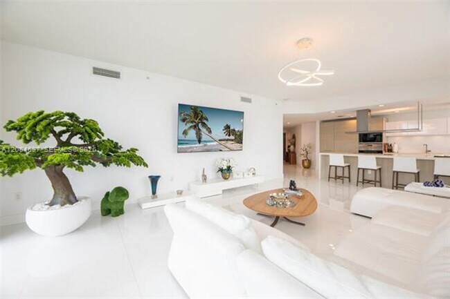 Building Photo - 17111 Biscayne Blvd