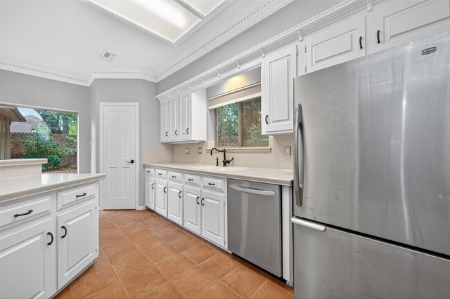 Building Photo - 901 Longmire Rd