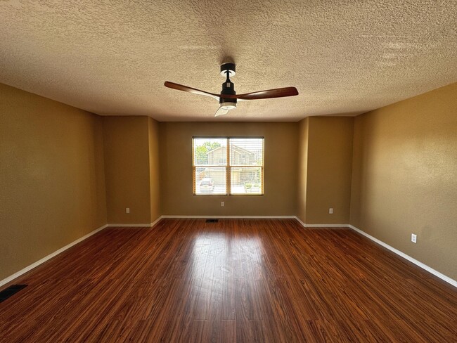 Building Photo - 923 Telstar Loop NW