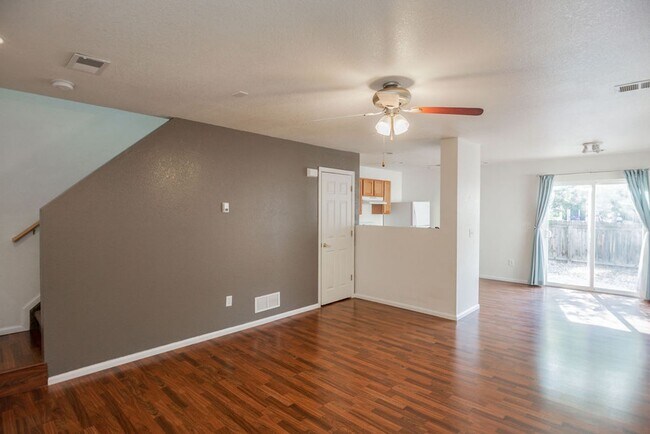 Building Photo - Students Welcome! Charming 3-Bedroom, 2-Bath Home in the Heart of Mid-Town Fort Collins