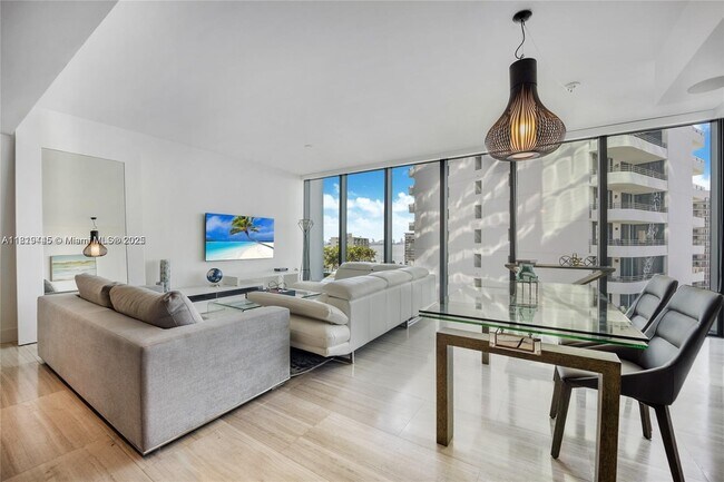 Building Photo - 1451 Brickell Ave