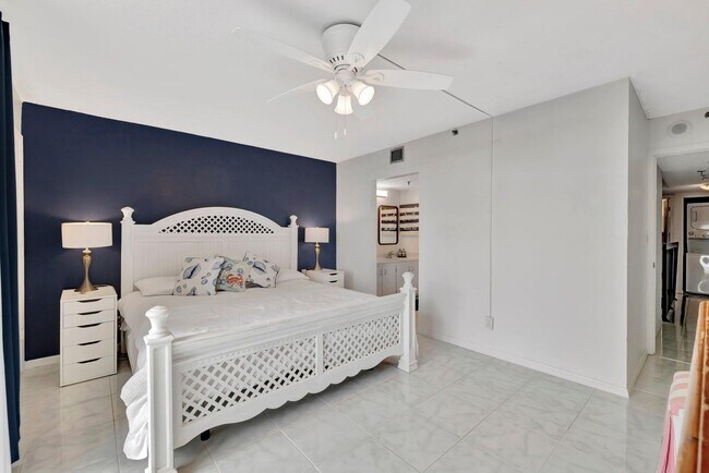 Building Photo - 355 S Ocean Dr