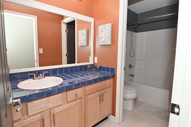 Building Photo - Spacious 4-Bedroom Haven with 2.5 Baths and Nearly 3,000 Sq Ft of Comfort in Indianapolis!
