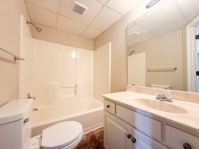 Building Photo - 42 Eastgate Cir