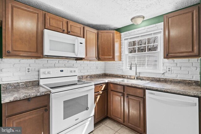 Building Photo - 4817 Kingfisher Ct